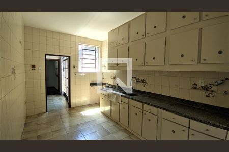 Casa à venda com 320m², 6 quartos e 4 vagasCozinha