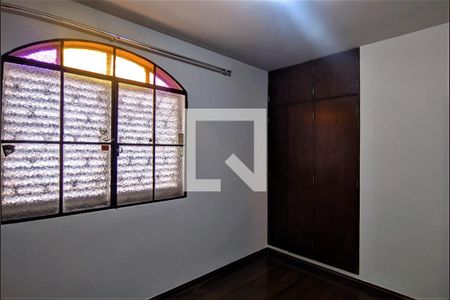 Casa à venda com 320m², 6 quartos e 4 vagasQuarto 4