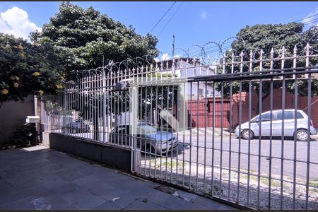 Casa à venda com 320m², 6 quartos e 4 vagas Casa à venda com 320m², 6 quartos e 4 vagasGaragem