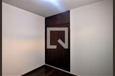 Casa à venda com 320m², 6 quartos e 4 vagas Casa à venda com 320m², 6 quartos e 4 vagasQuarto 3