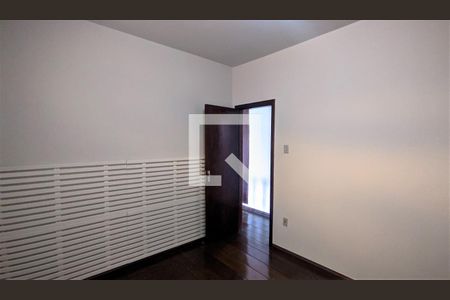 Casa à venda com 320m², 6 quartos e 4 vagas Casa à venda com 320m², 6 quartos e 4 vagasQuarto 3