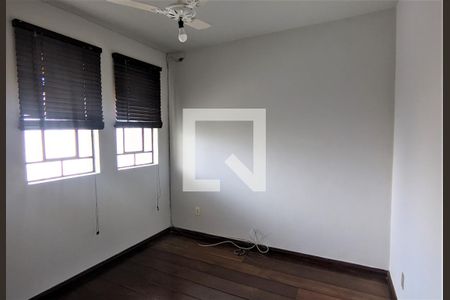 Casa à venda com 320m², 6 quartos e 4 vagas Casa à venda com 320m², 6 quartos e 4 vagasQuarto 5