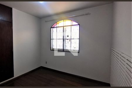 Casa à venda com 320m², 6 quartos e 4 vagasQuarto 3