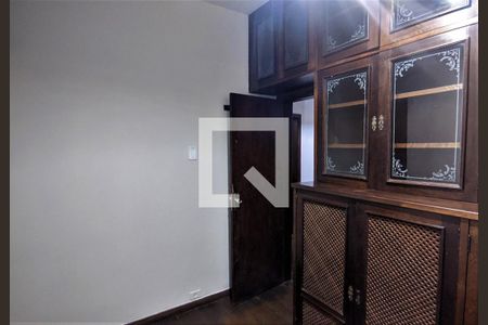 Casa à venda com 320m², 6 quartos e 4 vagas Casa à venda com 320m², 6 quartos e 4 vagasCopa