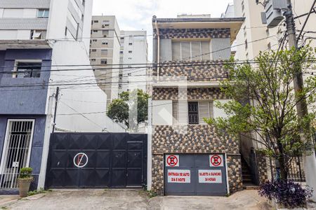 Casa à venda com 200m², 2 quartos e 1 vaga Casa à venda com 200m², 2 quartos e 1 vagaFachada