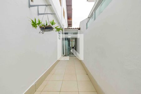 Casa de condomínio à venda com 600m², 5 quartos e 6 vagas Casa de condomínio à venda com 600m², 5 quartos e 6 vagasÁrea de Serviço