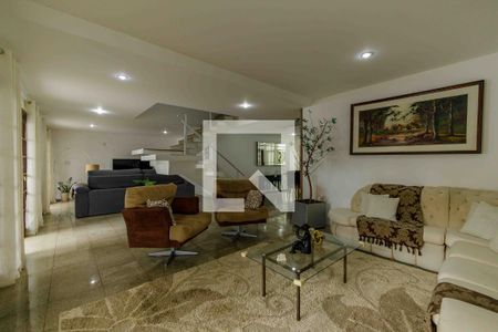 Sala de casa de condomínio à venda com 5 quartos, 600m² em Recreio dos Bandeirantes, Rio de Janeiro