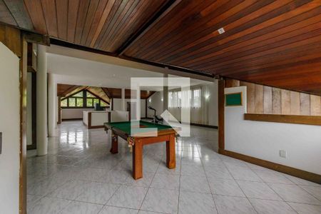 Casa de condomínio à venda com 600m², 5 quartos e 6 vagas Casa de condomínio à venda com 600m², 5 quartos e 6 vagasSótão