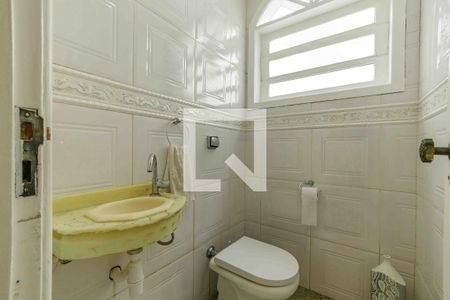 Casa de condomínio à venda com 600m², 5 quartos e 6 vagas Casa de condomínio à venda com 600m², 5 quartos e 6 vagasLavabo 2