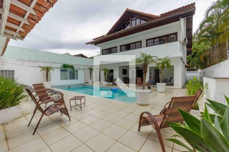 Casa de condomínio à venda com 600m², 5 quartos e 6 vagas Casa de condomínio à venda com 600m², 5 quartos e 6 vagasÁrea de Lazer