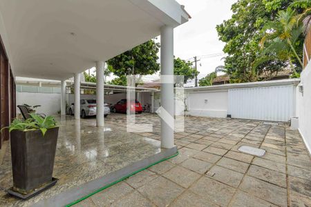 Casa de condomínio à venda com 600m², 5 quartos e 6 vagas Casa de condomínio à venda com 600m², 5 quartos e 6 vagasGaragem