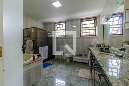 Casa de condomínio à venda com 600m², 5 quartos e 6 vagas Casa de condomínio à venda com 600m², 5 quartos e 6 vagasSuíte 1 Banheiro