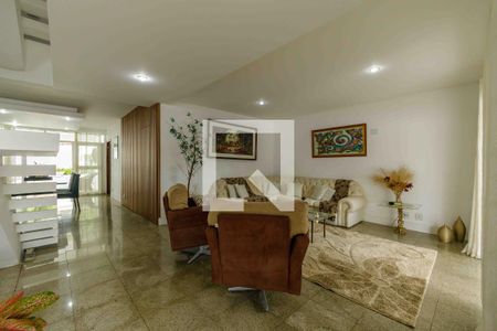 Sala de casa de condomínio à venda com 5 quartos, 600m² em Recreio dos Bandeirantes, Rio de Janeiro