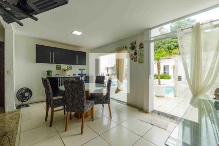 Casa de condomínio à venda com 600m², 5 quartos e 6 vagas Casa de condomínio à venda com 600m², 5 quartos e 6 vagasCozinha