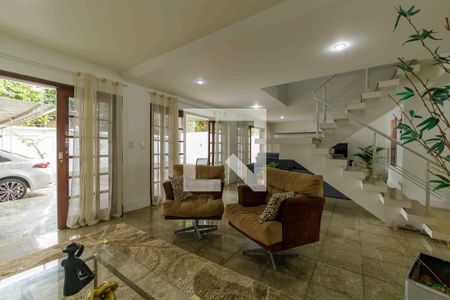 Sala de casa de condomínio à venda com 5 quartos, 600m² em Recreio dos Bandeirantes, Rio de Janeiro