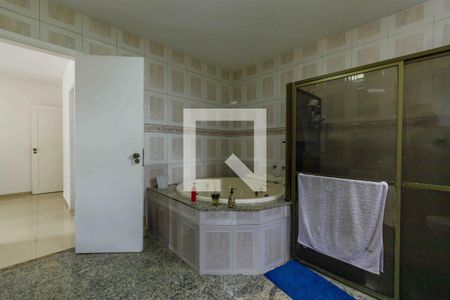 Casa de condomínio à venda com 600m², 5 quartos e 6 vagas Casa de condomínio à venda com 600m², 5 quartos e 6 vagasSuíte 1 Banheiro