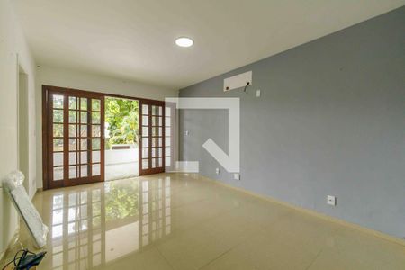 Casa de condomínio à venda com 600m², 5 quartos e 6 vagas Casa de condomínio à venda com 600m², 5 quartos e 6 vagasSuíte 4