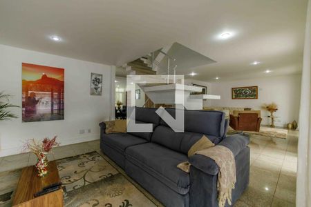 Sala de casa de condomínio à venda com 5 quartos, 600m² em Recreio dos Bandeirantes, Rio de Janeiro