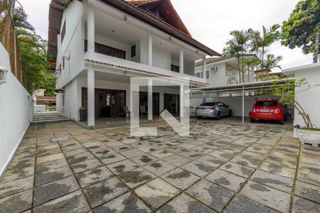 Casa de condomínio à venda com 600m², 5 quartos e 6 vagas Casa de condomínio à venda com 600m², 5 quartos e 6 vagasGaragem