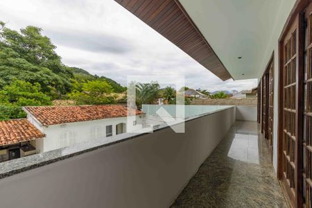 Casa de condomínio à venda com 600m², 5 quartos e 6 vagas Casa de condomínio à venda com 600m², 5 quartos e 6 vagasVaranda das Suítes 1 e 2