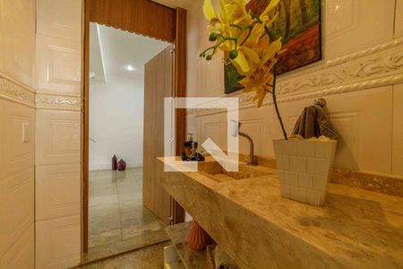 Casa de condomínio à venda com 600m², 5 quartos e 6 vagas Casa de condomínio à venda com 600m², 5 quartos e 6 vagasLavabo 2