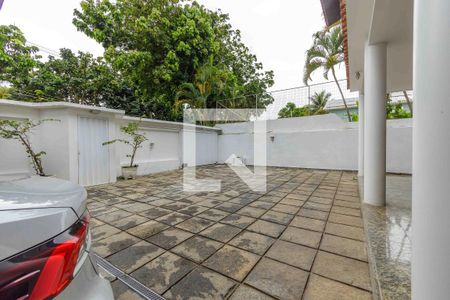 Casa de condomínio à venda com 600m², 5 quartos e 6 vagas Casa de condomínio à venda com 600m², 5 quartos e 6 vagasGaragem