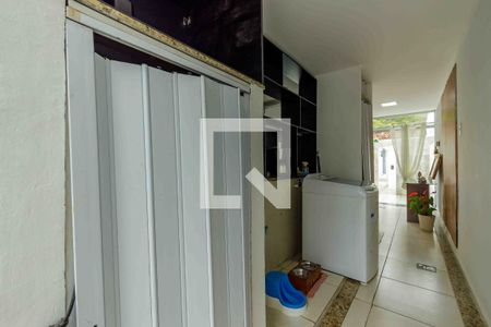 Casa de condomínio à venda com 600m², 5 quartos e 6 vagas Casa de condomínio à venda com 600m², 5 quartos e 6 vagasÁrea de Serviço