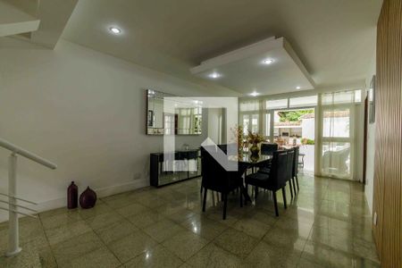 Sala de casa de condomínio à venda com 5 quartos, 600m² em Recreio dos Bandeirantes, Rio de Janeiro