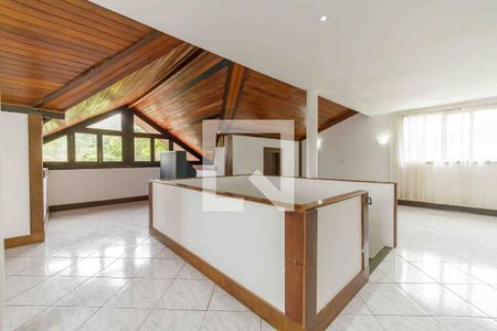 Casa de condomínio à venda com 600m², 5 quartos e 6 vagas Casa de condomínio à venda com 600m², 5 quartos e 6 vagasSótão