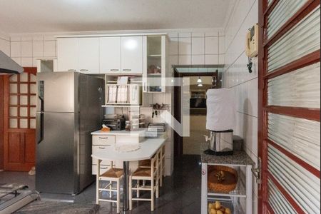 Casa à venda com 352m², 4 quartos e 4 vagasCozinha