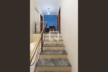 Casa à venda com 352m², 4 quartos e 4 vagasEscada