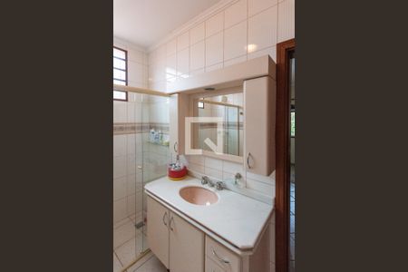 Casa à venda com 352m², 4 quartos e 4 vagasBanheiro da Suíte 2