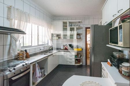 Casa à venda com 352m², 4 quartos e 4 vagasCozinha