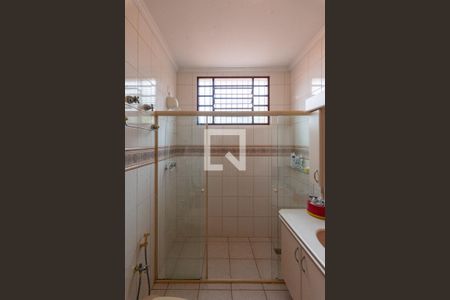 Casa à venda com 352m², 4 quartos e 4 vagasBanheiro da Suíte 2