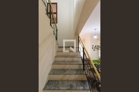 Casa à venda com 352m², 4 quartos e 4 vagasEscada