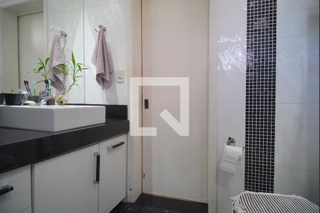 Casa à venda com 408m², 4 quartos e 3 vagasbanheiro da Suíte 4