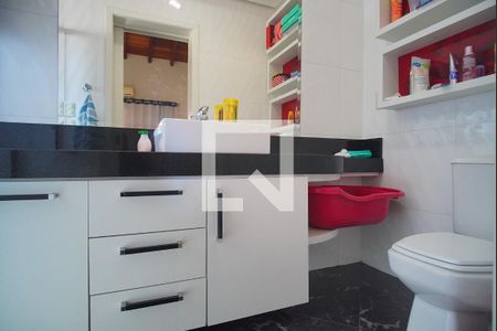 Casa à venda com 408m², 4 quartos e 3 vagasBanheiro da Suíte 2