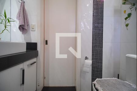 Casa à venda com 408m², 4 quartos e 3 vagasbanheiro da Suíte 4