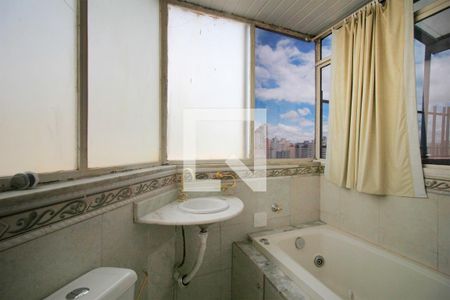 Apartamento à venda com 170m², 4 quartos e sem vagaBanheiro da Suíte 2