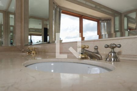 Casa à venda com 1200m², 4 quartos e 5 vagasBanheiro da Suíte 3