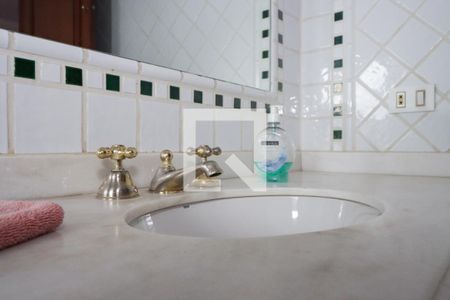 Casa à venda com 1200m², 4 quartos e 5 vagasBanheiro da Suíte 2