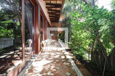 Casa à venda com 1200m², 4 quartos e 5 vagasÁrea externa