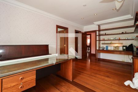 Casa à venda com 1200m², 4 quartos e 5 vagasSuíte 2