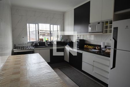 Casa à venda com 230m², 4 quartos e 2 vagas Casa à venda com 230m², 4 quartos e 2 vagasCozinha