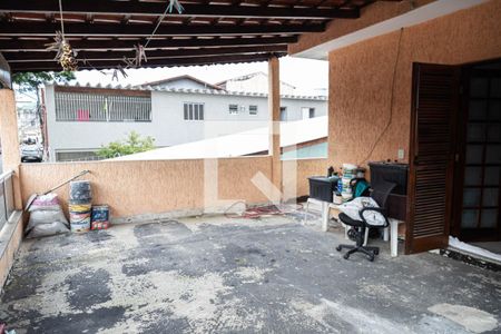 Casa à venda com 230m², 4 quartos e 2 vagas Casa à venda com 230m², 4 quartos e 2 vagasTerraço