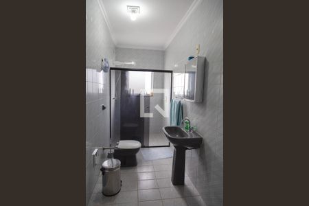 Casa à venda com 230m², 4 quartos e 2 vagas Casa à venda com 230m², 4 quartos e 2 vagasBanheiro