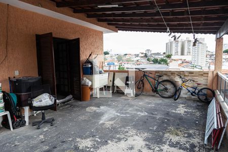 Casa à venda com 230m², 4 quartos e 2 vagas Casa à venda com 230m², 4 quartos e 2 vagasTerraço