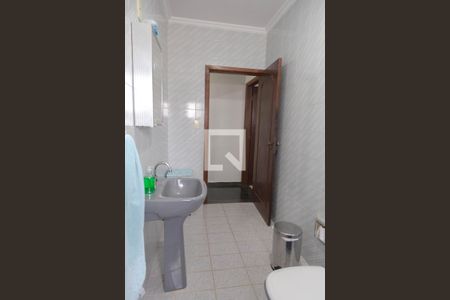 Casa à venda com 230m², 4 quartos e 2 vagas Casa à venda com 230m², 4 quartos e 2 vagasBanheiro