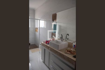 Casa à venda com 230m², 4 quartos e 2 vagas Casa à venda com 230m², 4 quartos e 2 vagasBanheiro 2