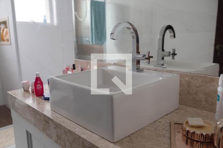 Casa à venda com 230m², 4 quartos e 2 vagas Casa à venda com 230m², 4 quartos e 2 vagasBanheiro 2